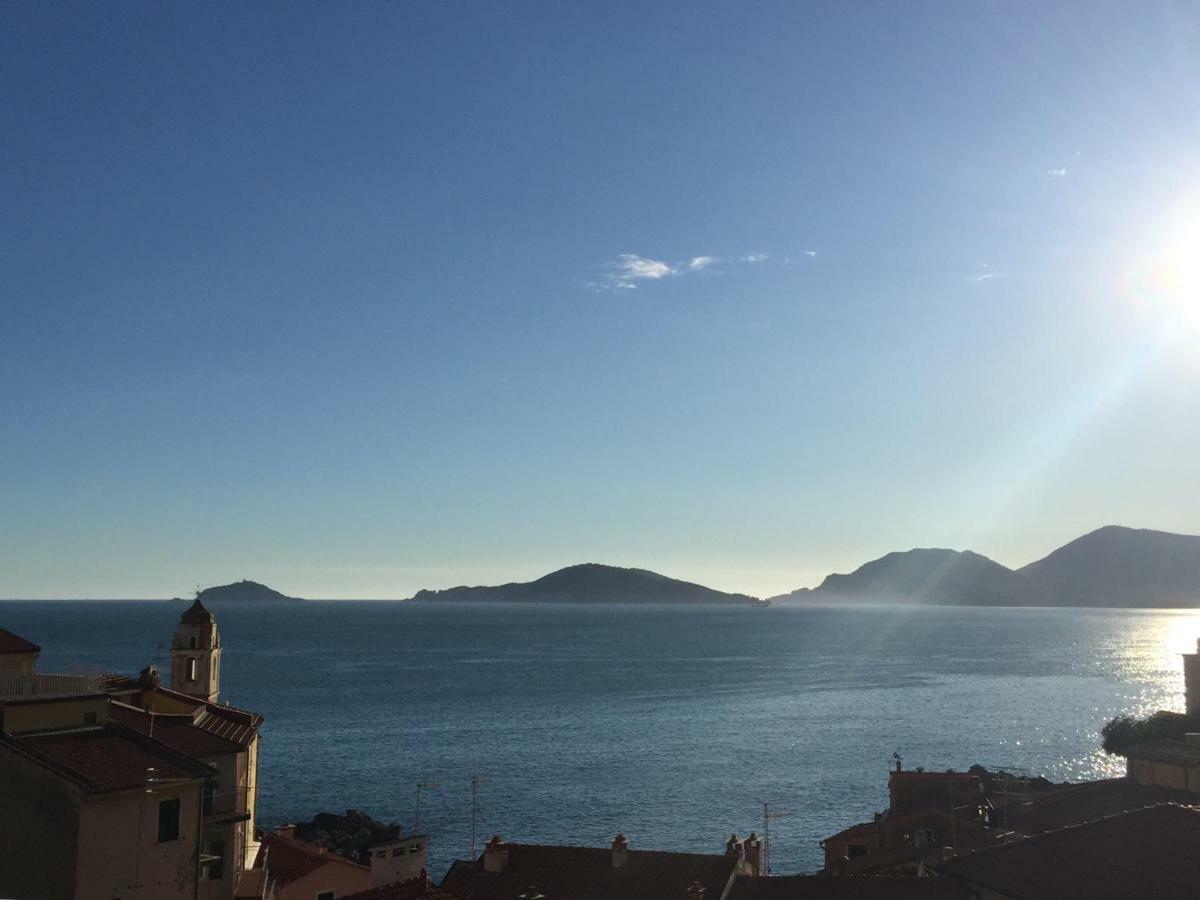 Appartamento Un Giorno Di Sole Леричи Экстерьер фото